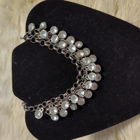 Jewelry - Rhinestone necklace (free with any purchase)